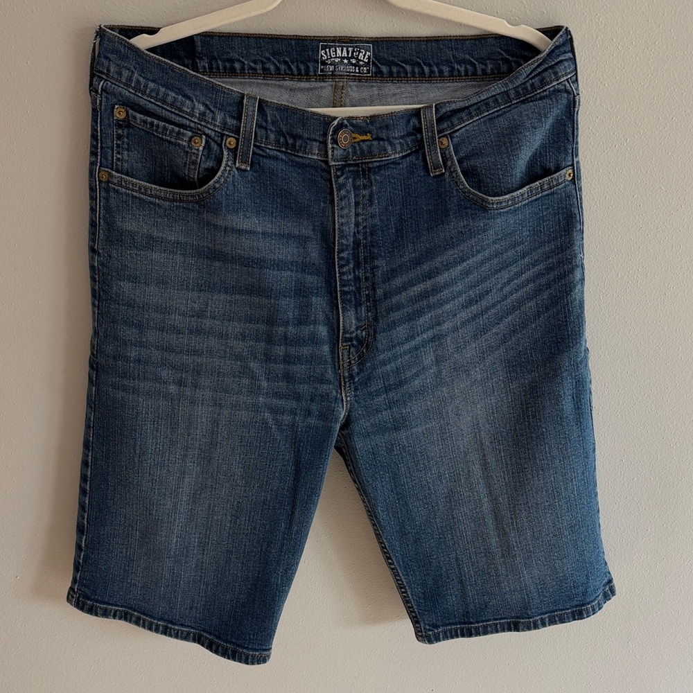 Women’s Signature by Levi Strauss Bermuda Shorts Size 34 Levi's